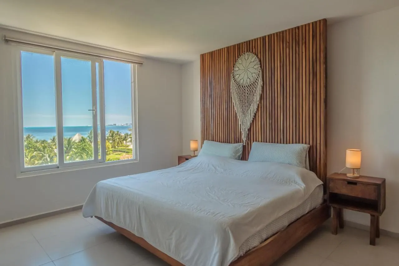 New Beachfront Luxury Apartments 칸쿤