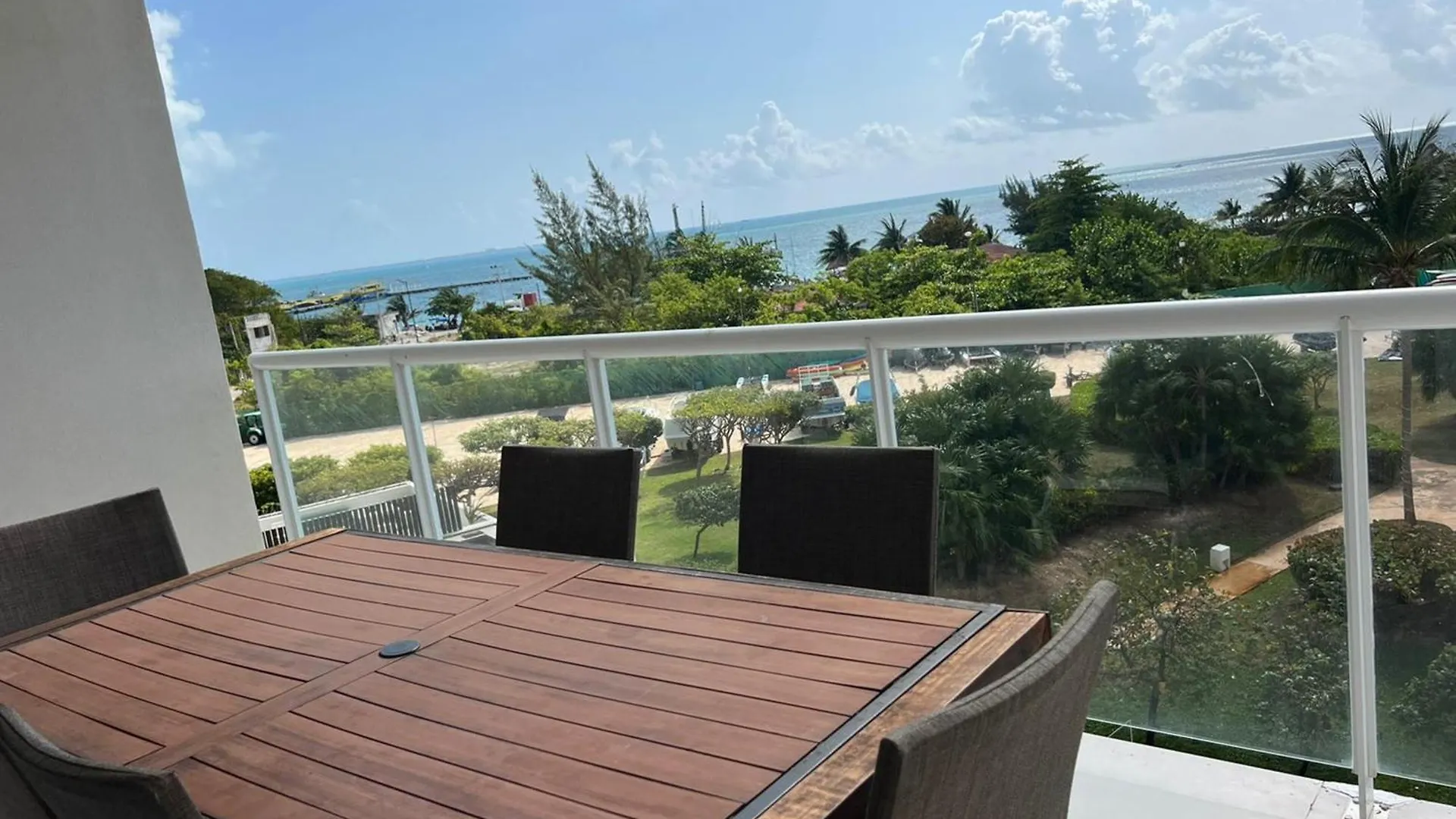 New Beachfront Luxury Apartments 칸쿤