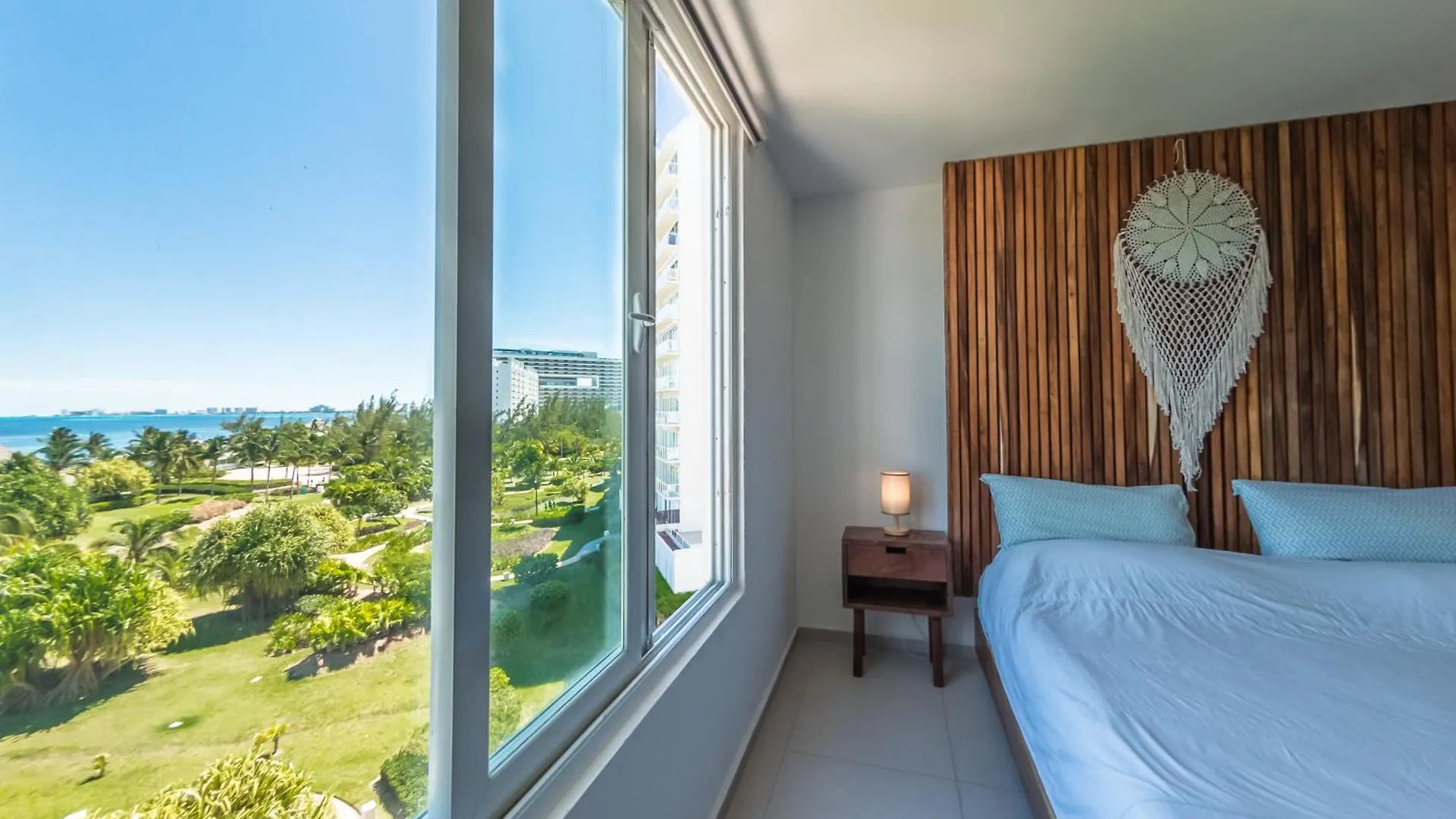 New Beachfront Luxury Apartments 칸쿤