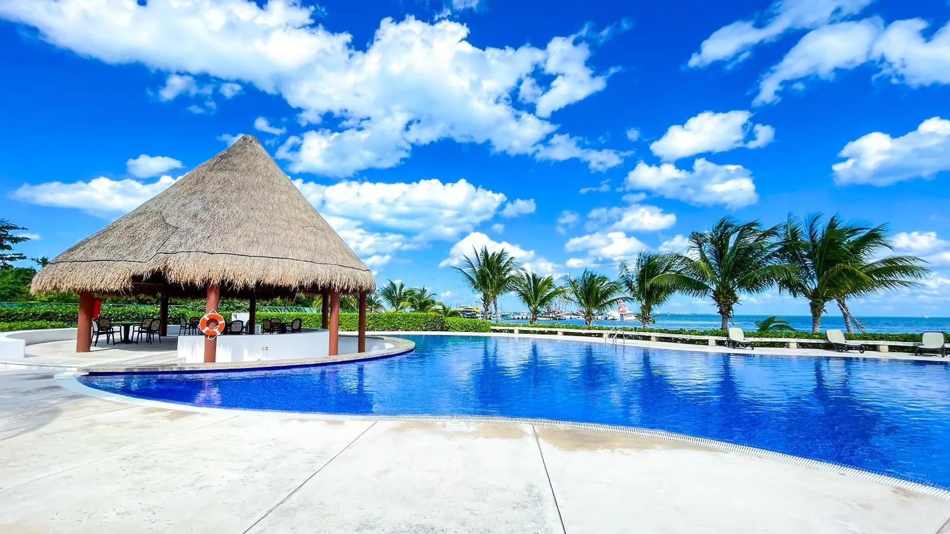 New Beachfront Luxury Apartments Cancún