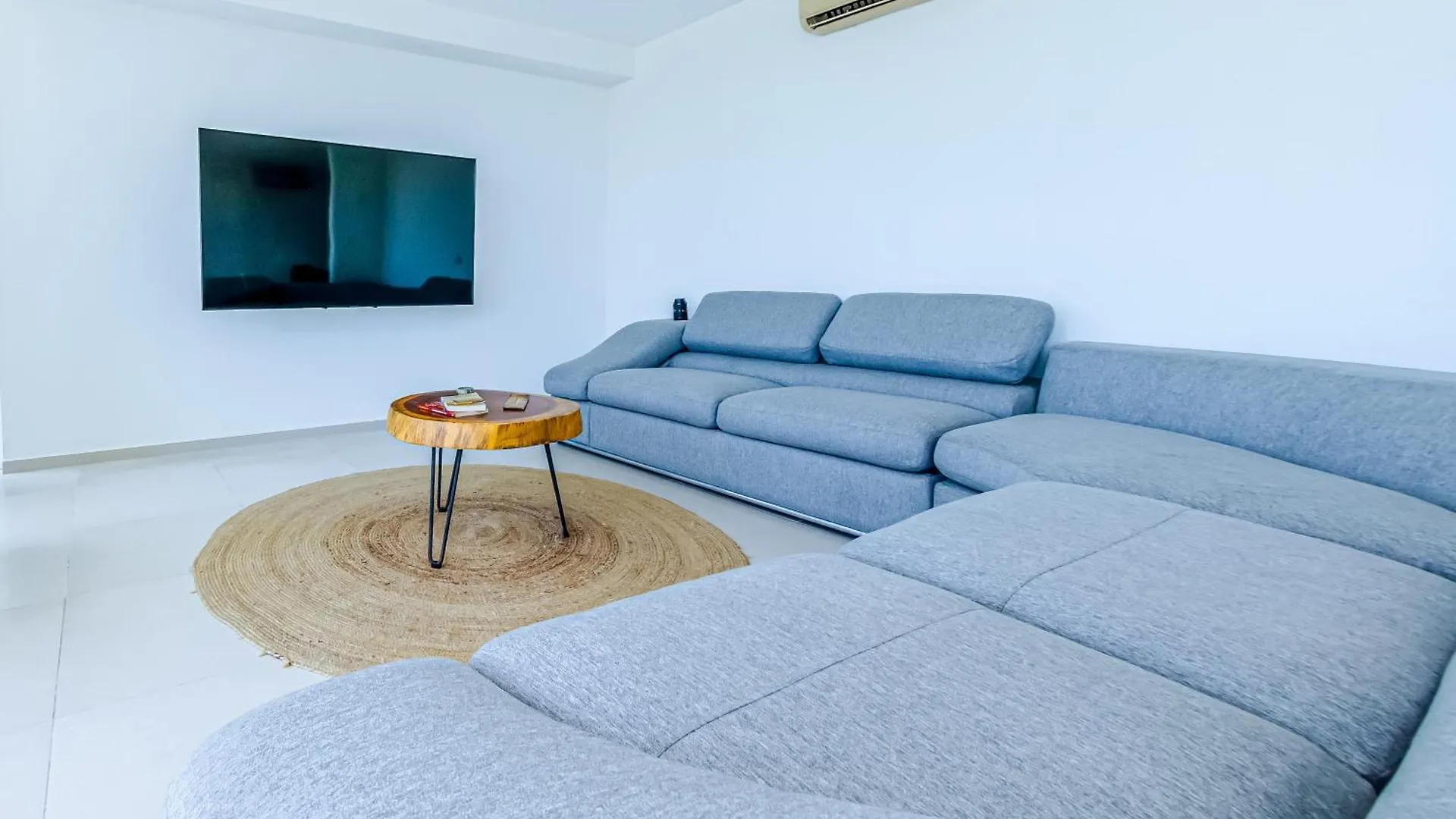 New Beachfront Luxury Apartments 칸쿤