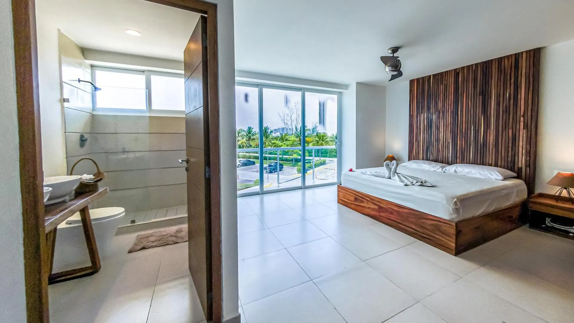 New Beachfront Luxury Apartments 칸쿤