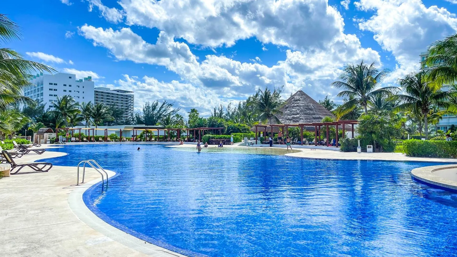 New Beachfront Luxury Apartments Cancún