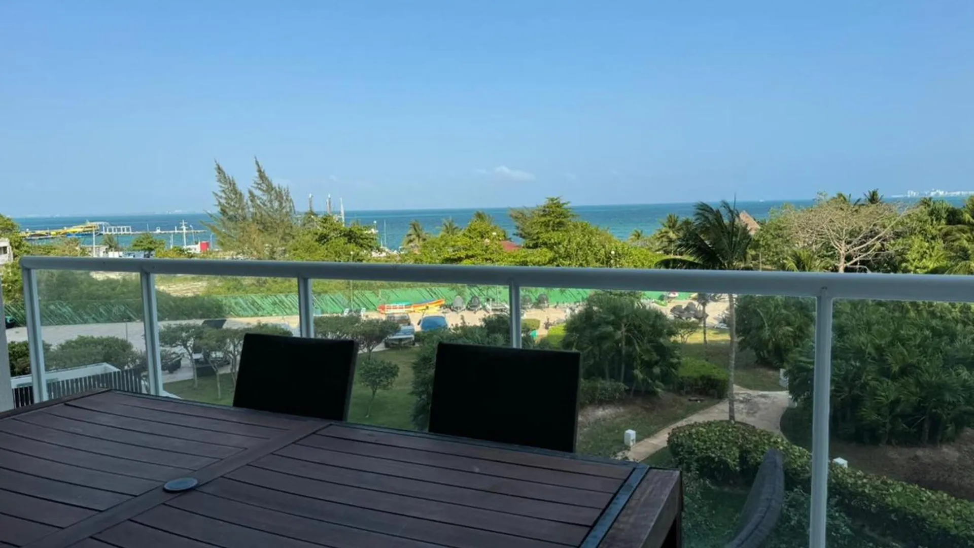 New Beachfront Luxury Apartments 칸쿤