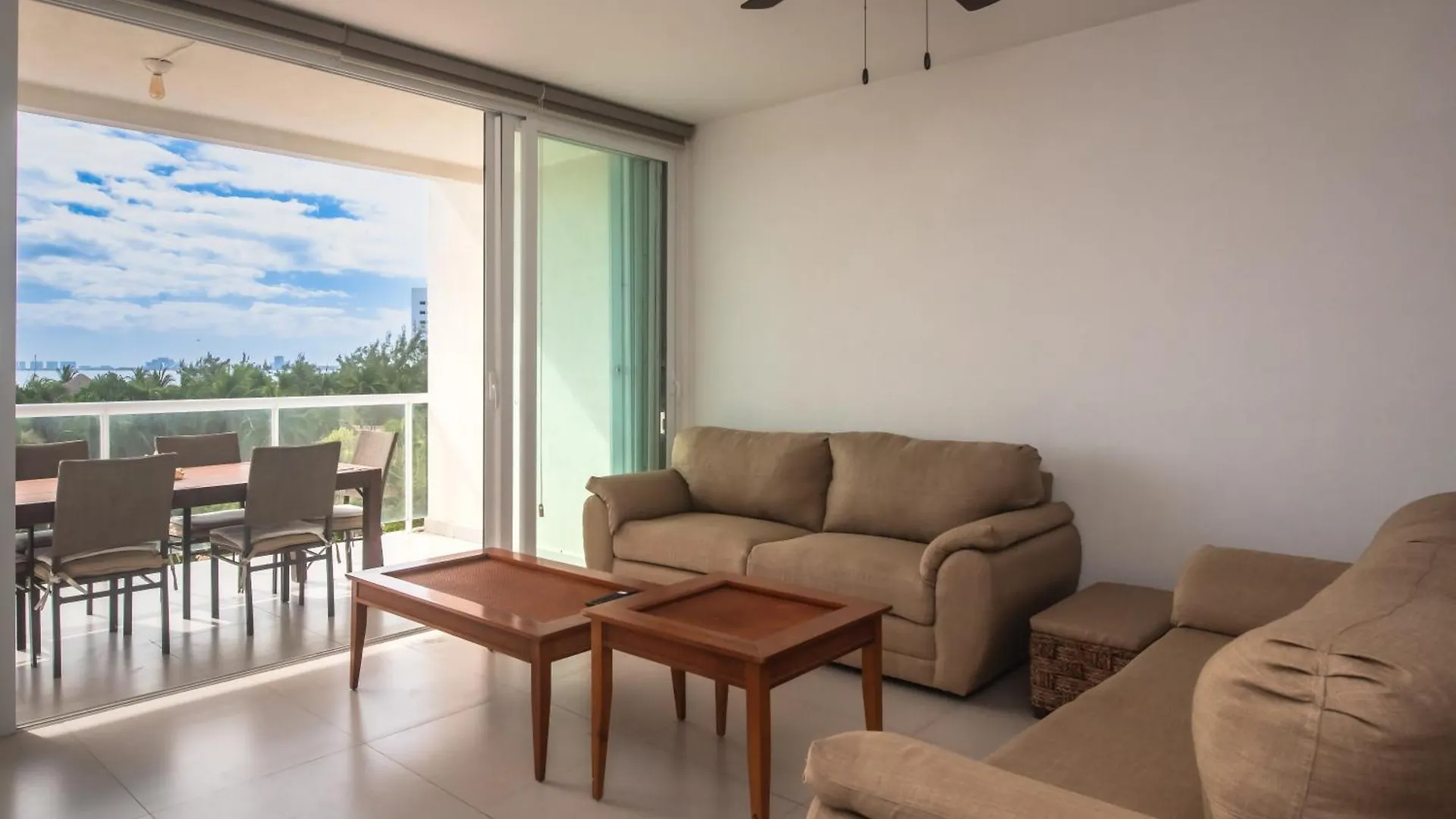 New Beachfront Luxury Apartments 칸쿤