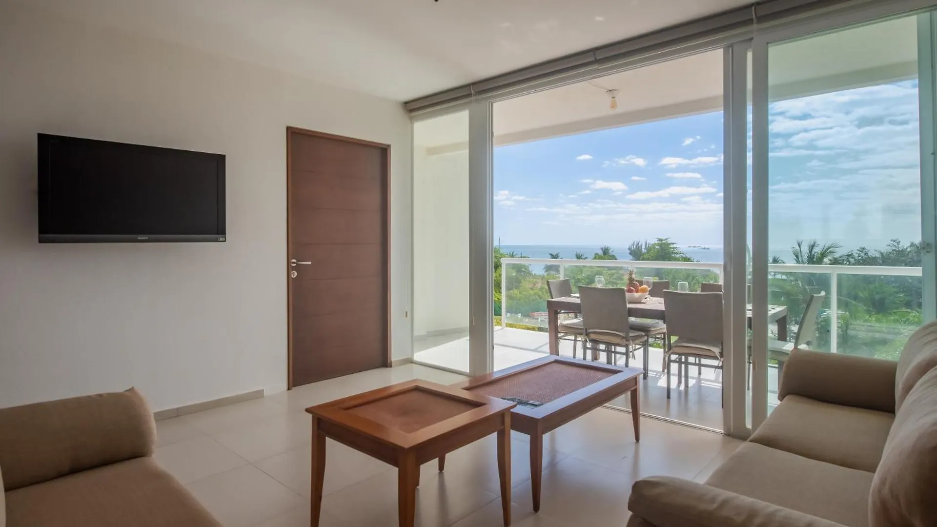 New Beachfront Luxury Apartments 칸쿤